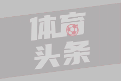 洛杉矶打卡！赵继伟晒在湖人球馆外参观科比雕像